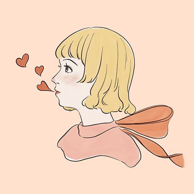 ピンクの服を着ている横向きの女の子